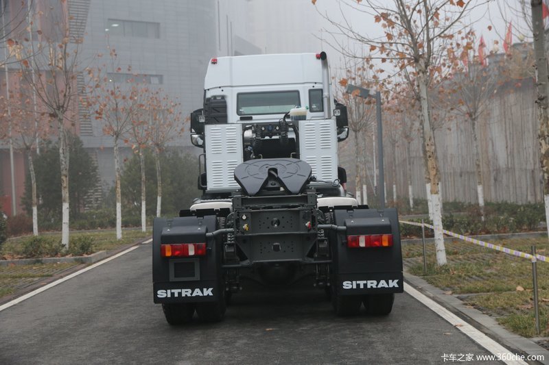 汕德卡c7h540馬力6x6大件牽引車