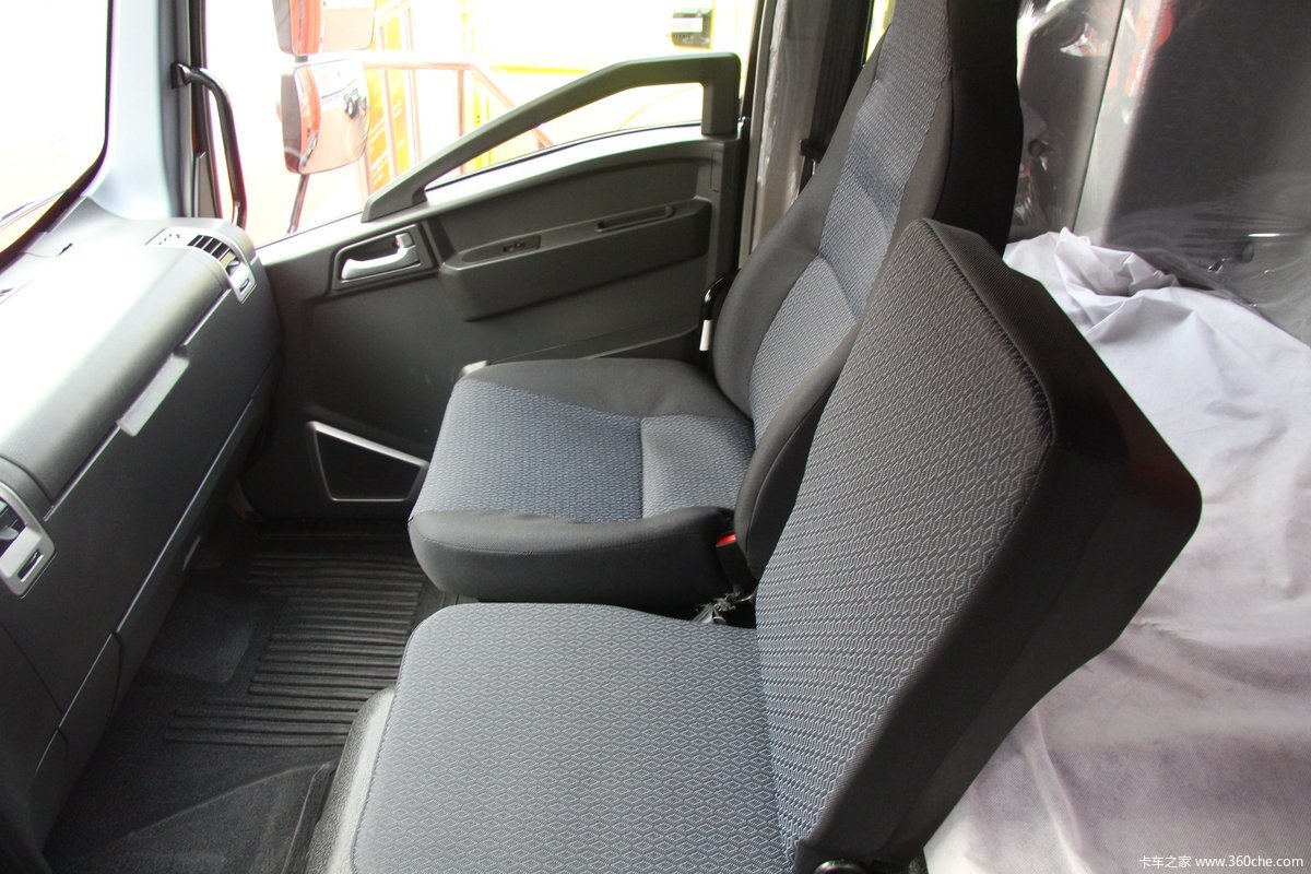 重汽howo g5x  210马力 6.8米载货车