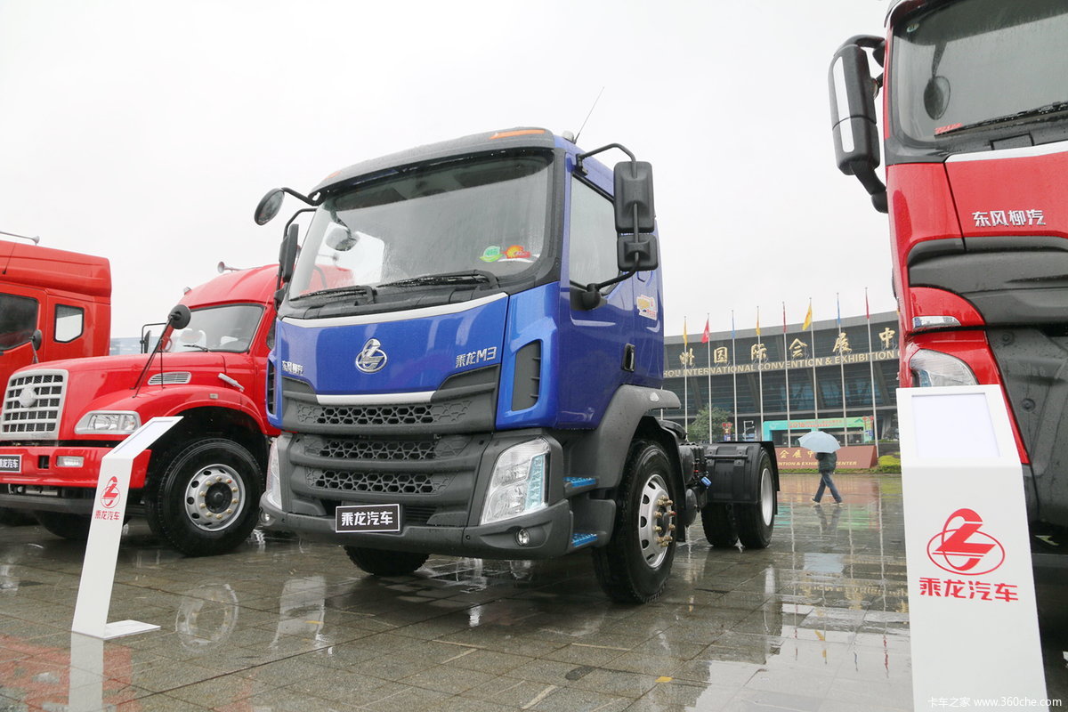 東風柳汽乘龍m34x2牽引車