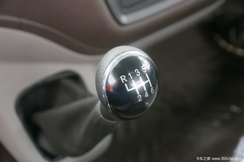 东风柳汽 乘龙l3 4x2 栏板载货车