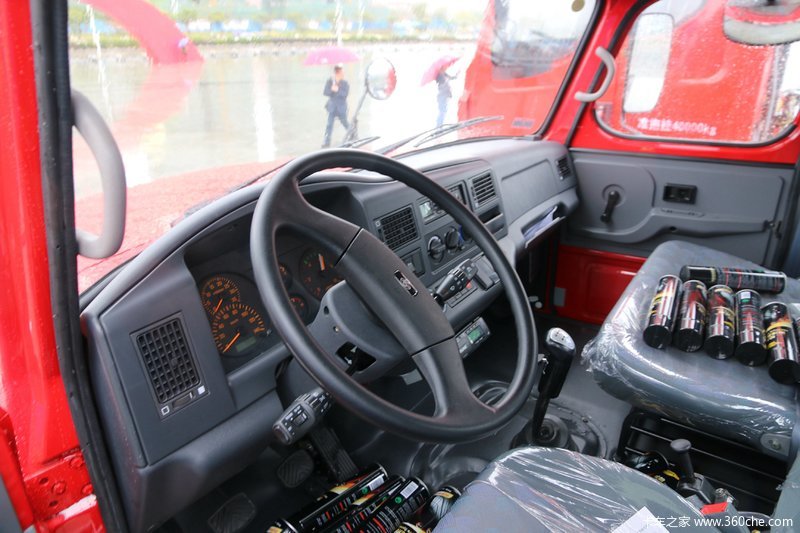 东风柳汽乘龙m34x2厢式载货车