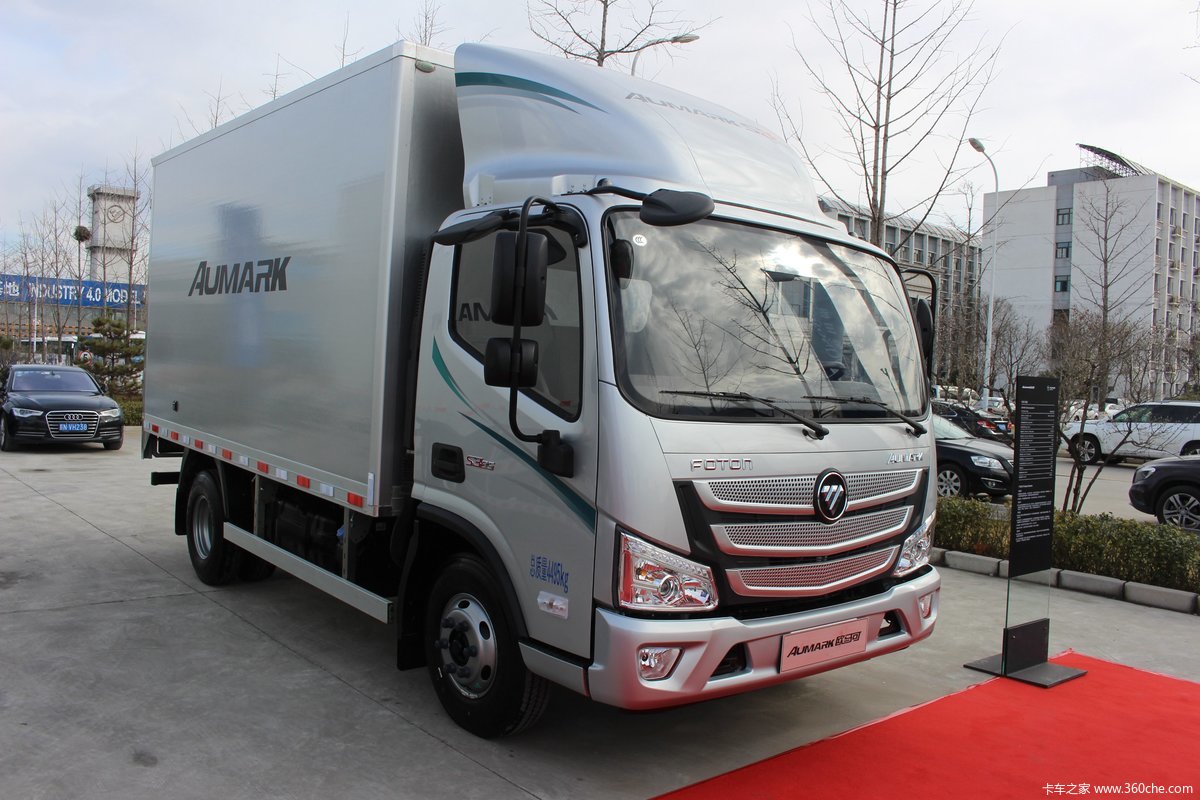 福田欧曼est试驾会