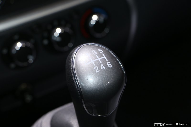 江淮骏铃v6143马力42米栏板轻卡