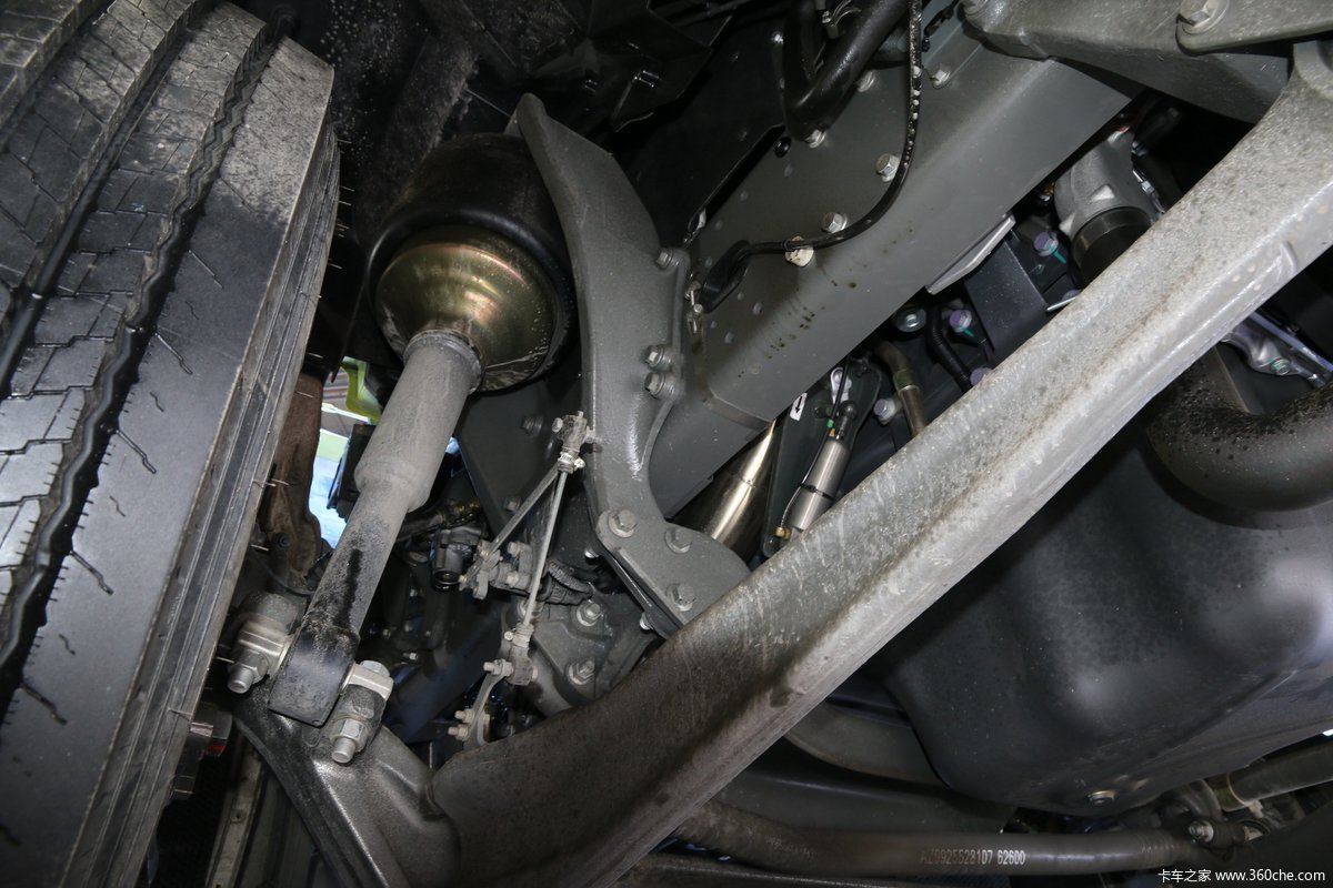 汕德卡c7h 540马力 6x4牵引车