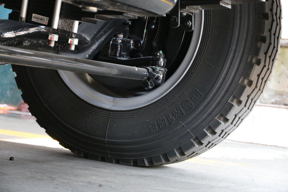 howo统帅4x2轻卡底盘