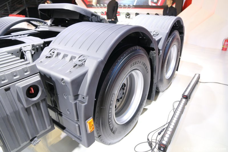 江铃威龙 6x4牵引车
