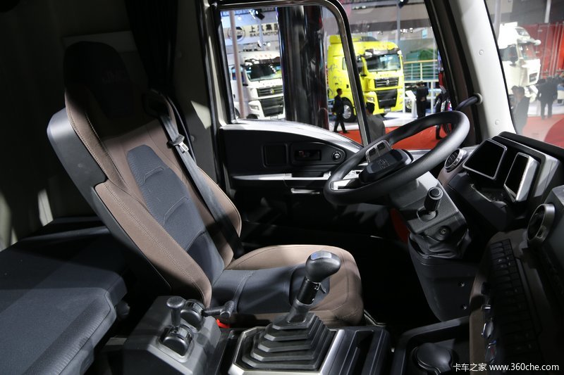 江铃威龙 6x4牵引车