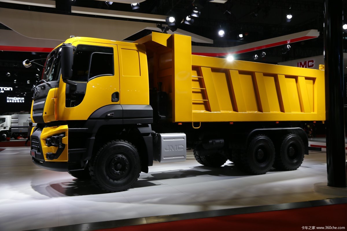 江铃6x4自卸车