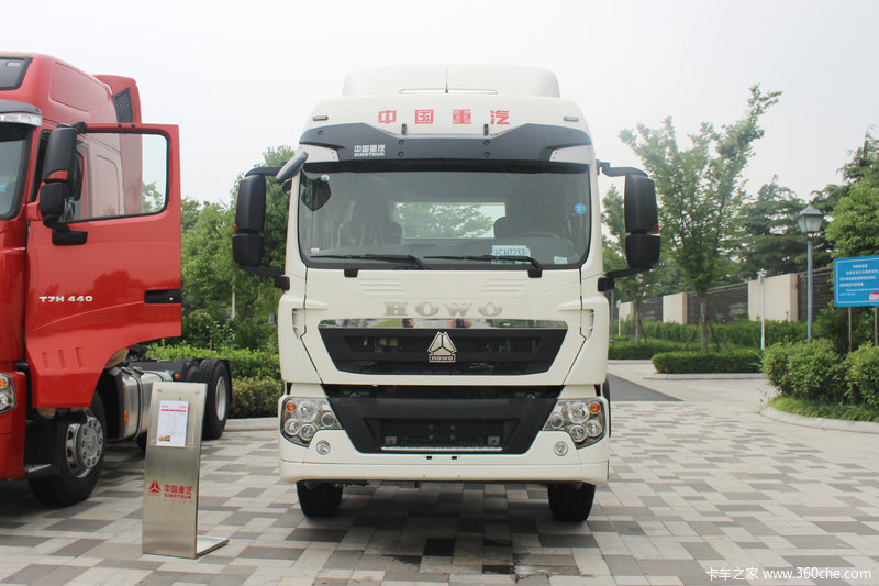 中国重汽t5g重卡 280马力 6x2厢式载货车