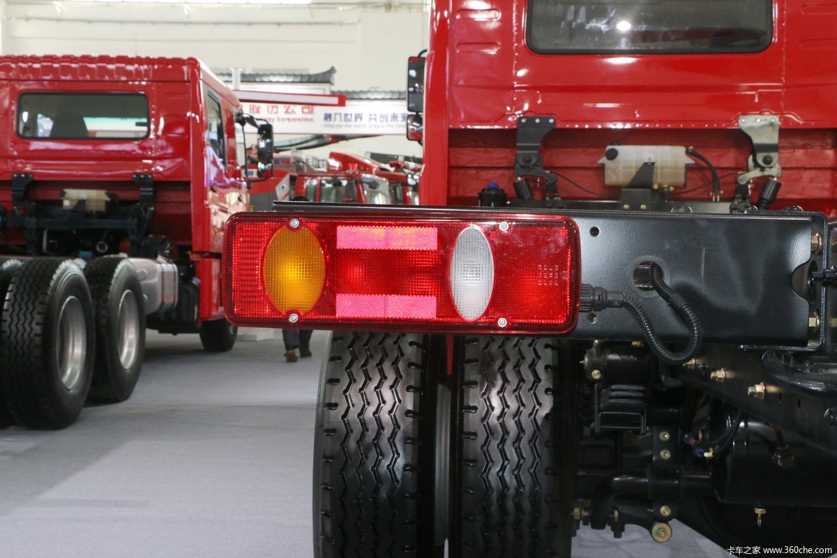 > 东风能迪消防展台 > 4x2 20t消防车 31/50