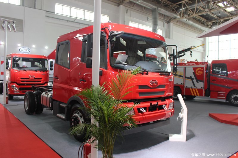 > 东风能迪消防展台 > 4x2 15t消防车 1/103