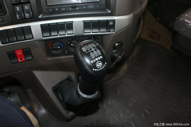 东风柳汽乘龙h5375马力6x4牵引车