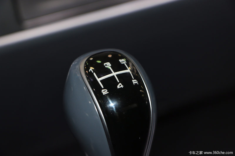 上汽跃进 c500-vm 150马力 4x2厢式载货车