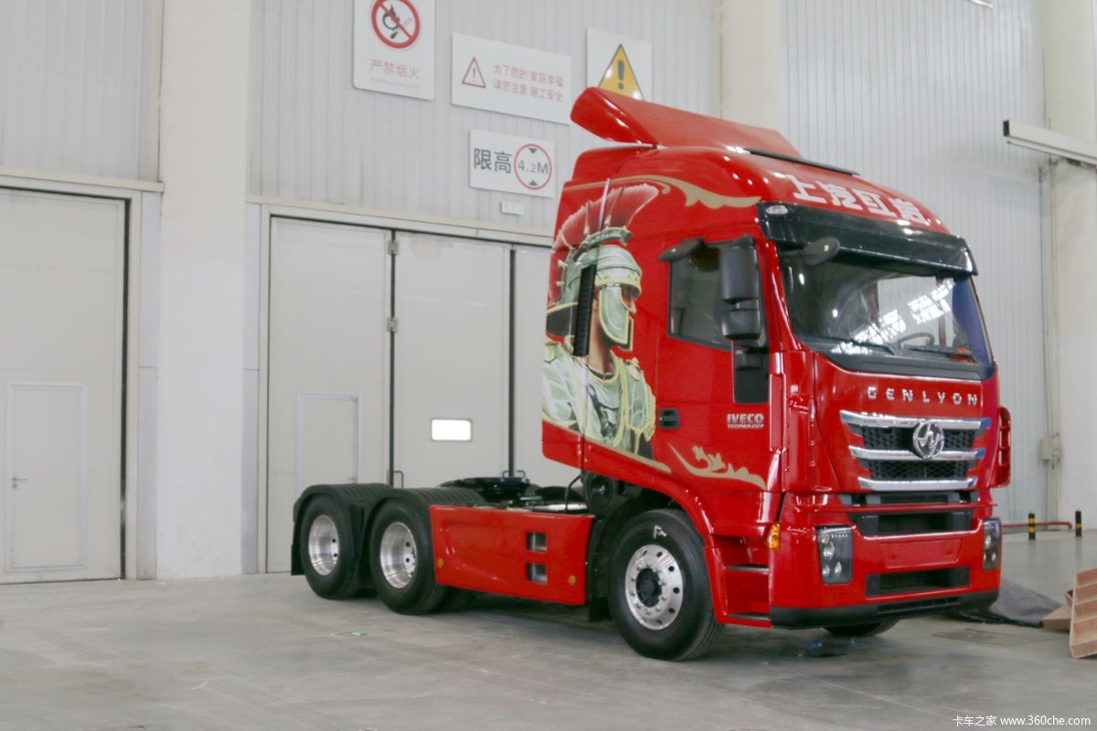 红岩杰狮560马力6x4牵引车