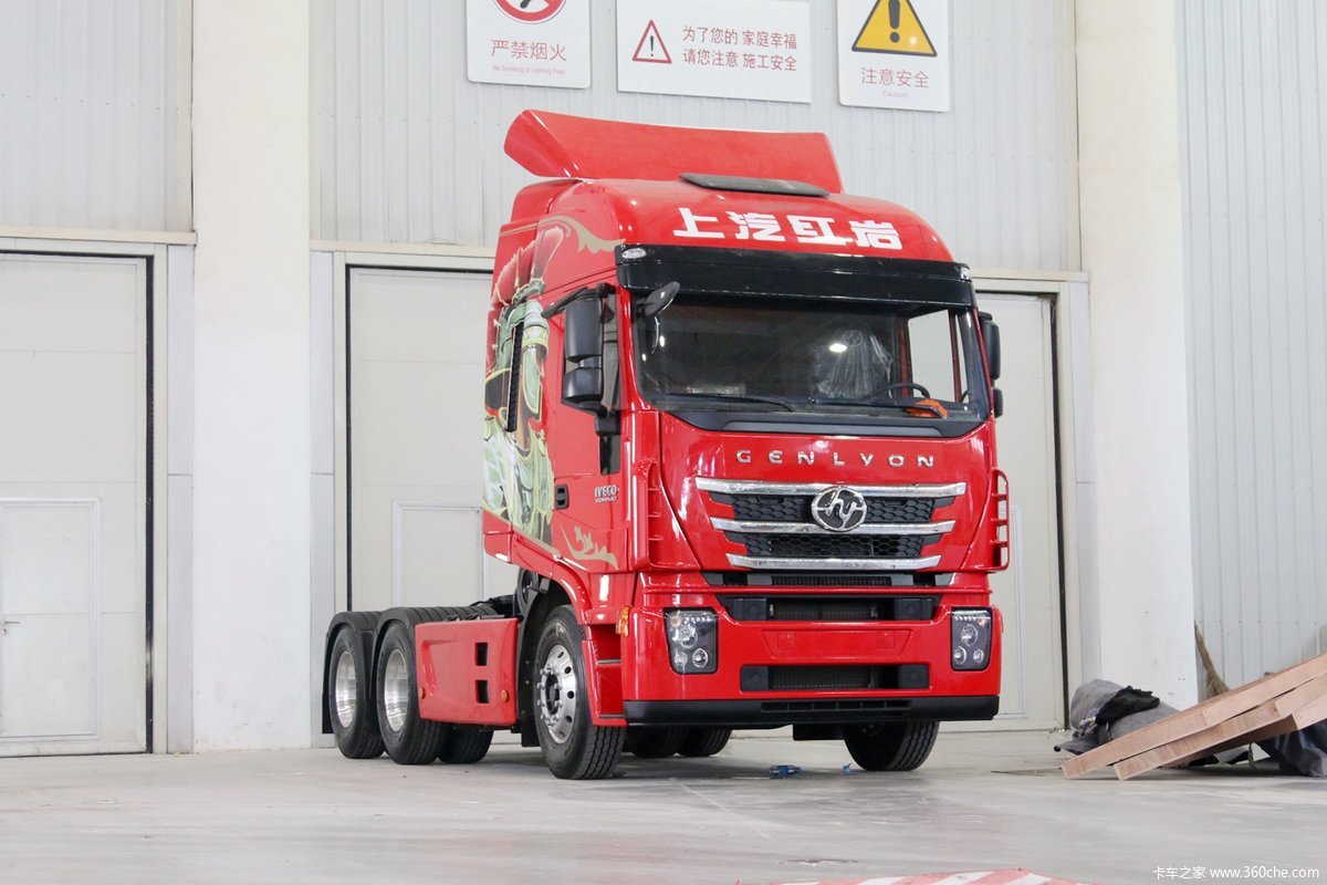 红岩杰狮560马力6x4牵引车