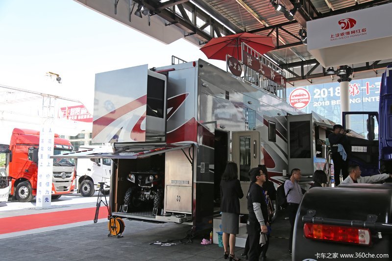 上汽红岩杰狮 6x2房车