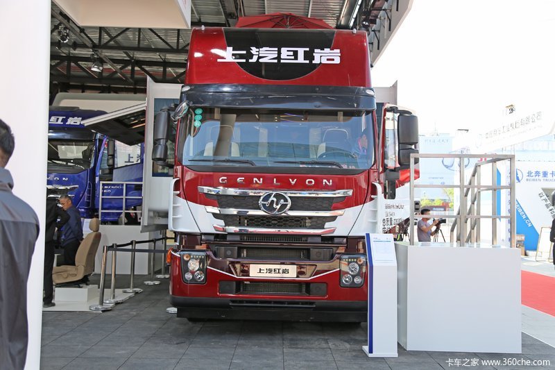 上汽红岩杰狮6x2房车