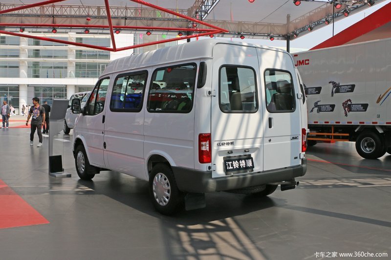 福特江铃特顺短轴中顶商务型