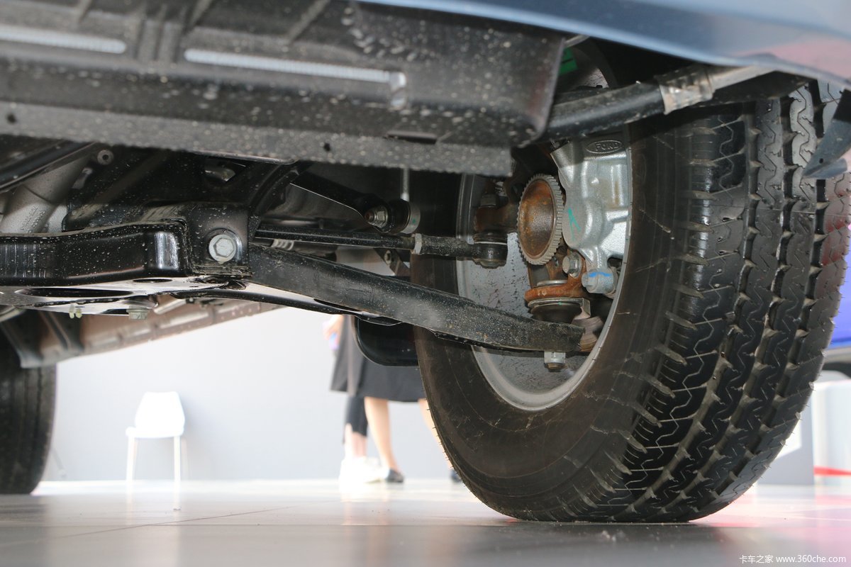 福特江铃新世代全顺v348长轴标准型15座客车