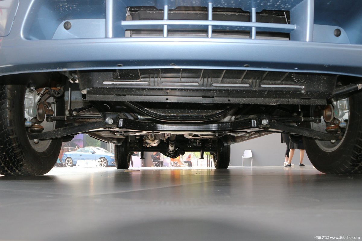 福特江铃新世代全顺v348长轴标准型15座客车