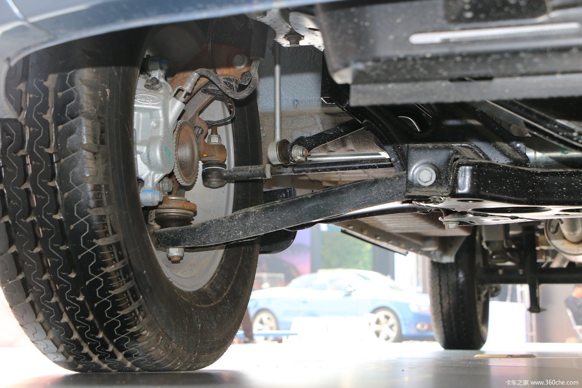 福特江铃新世代全顺v348长轴标准型15座客车