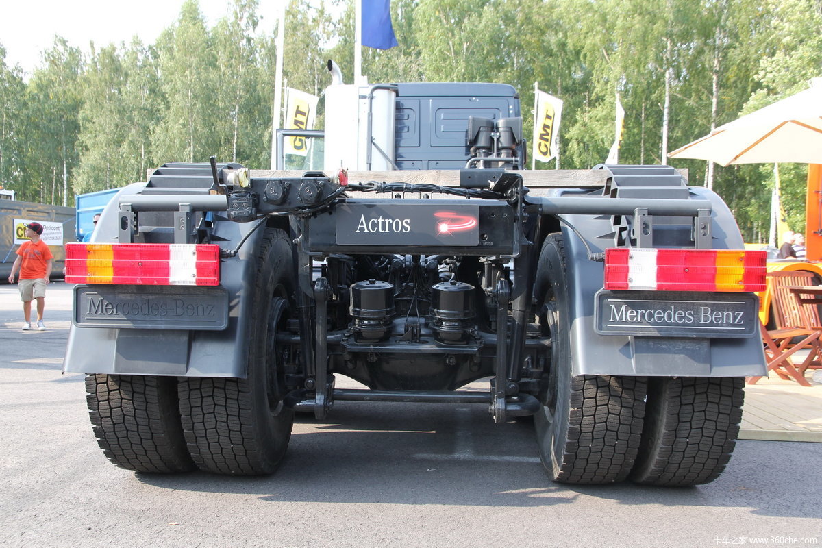 奔驰actros8x8底盘车