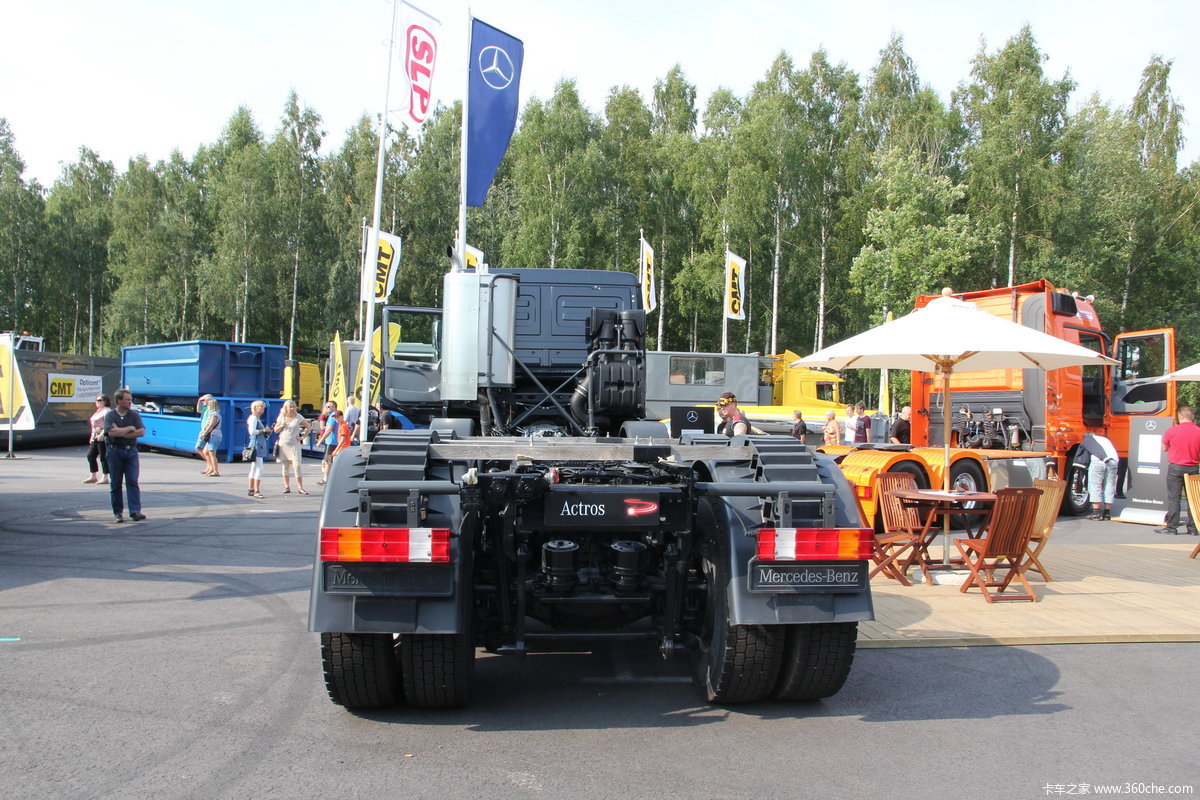 奔驰actros 8x8底盘车