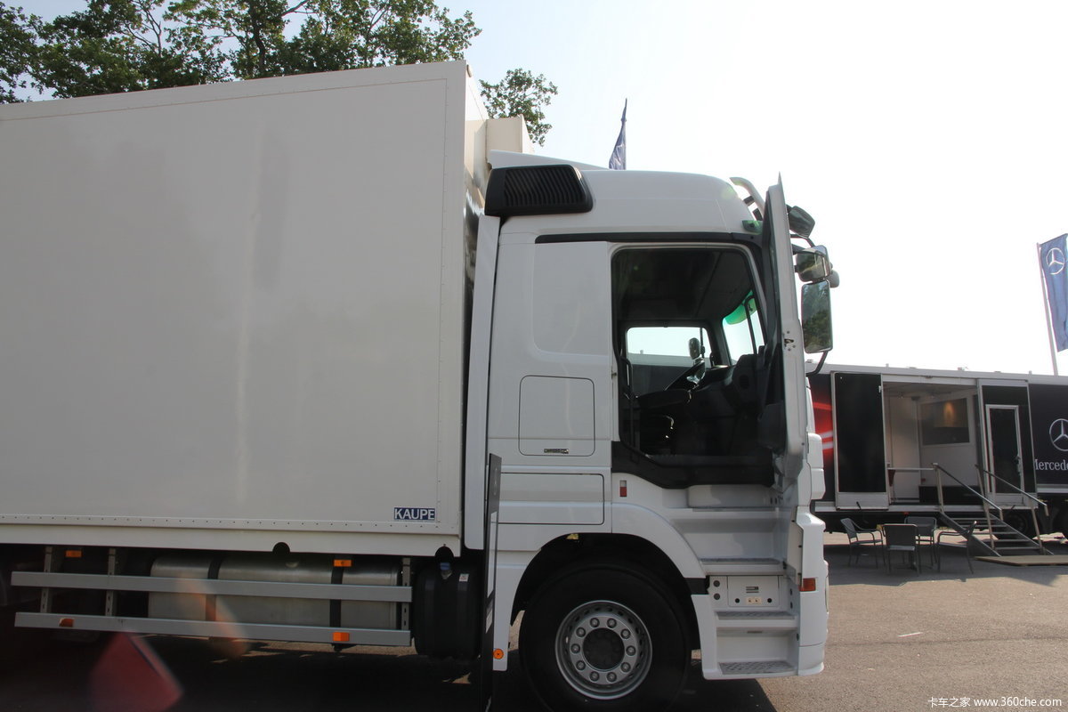 奔驰actros厢式载货车