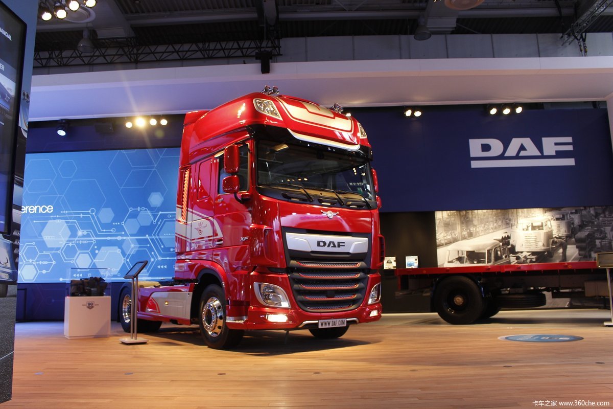 达夫xf重卡90周年纪念款530马力牵引车