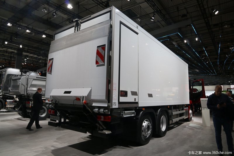 奔驰 新actros 6x2冷藏车(2540l)