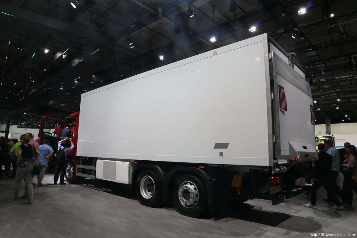 奔驰新actros6x2冷藏车2540l