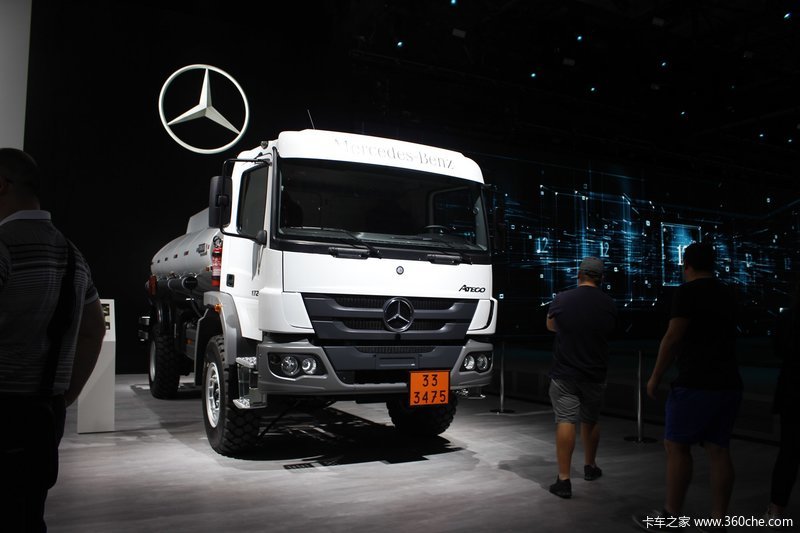 奔驰atego250马力4x4油罐车1725