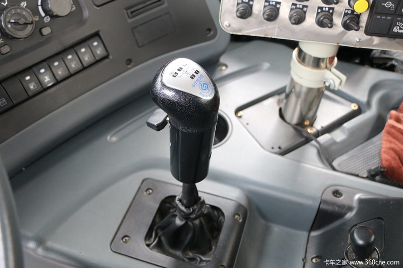 华菱汉马h6220马力4x2垃圾清扫车