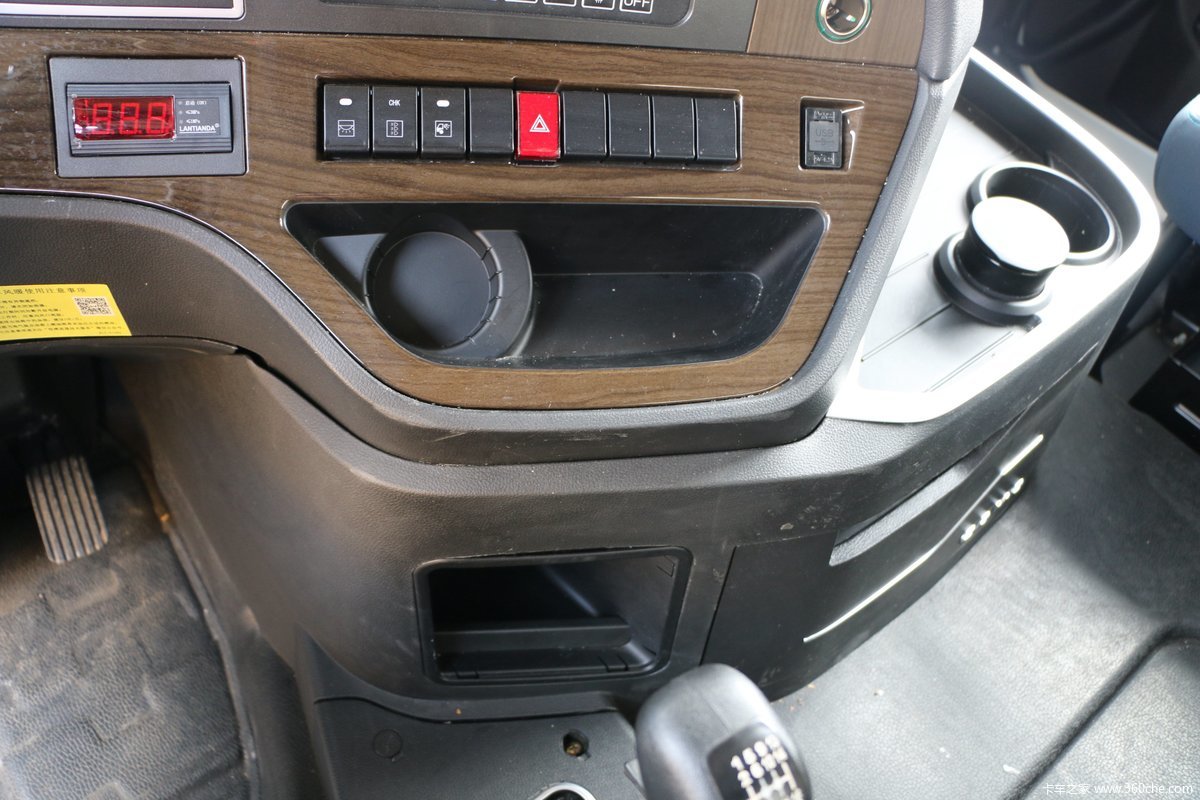 华菱 汉马h9重卡 410马力 6x4 lng牵引车