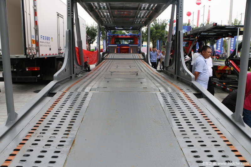 一汽柳特安捷310马力4x2中置轴轿运车鸿福