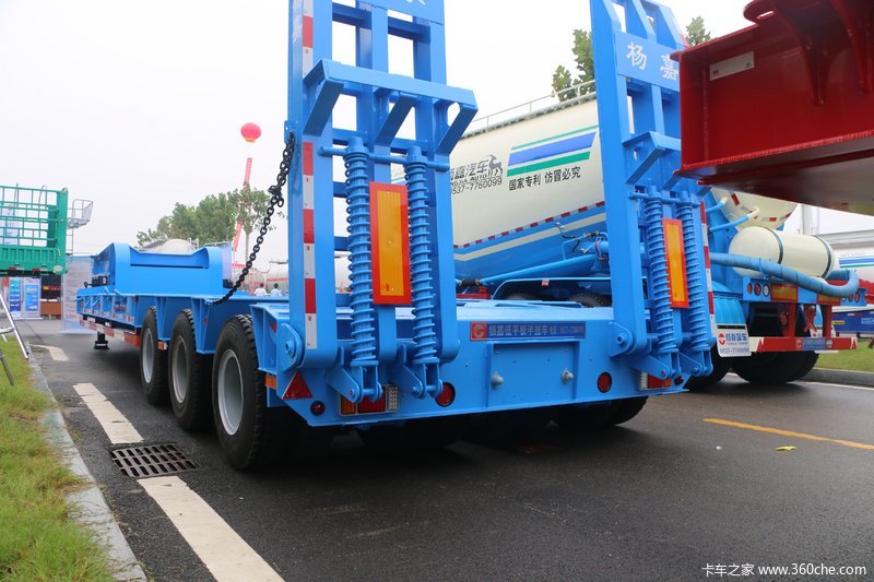 低平板运输半挂车