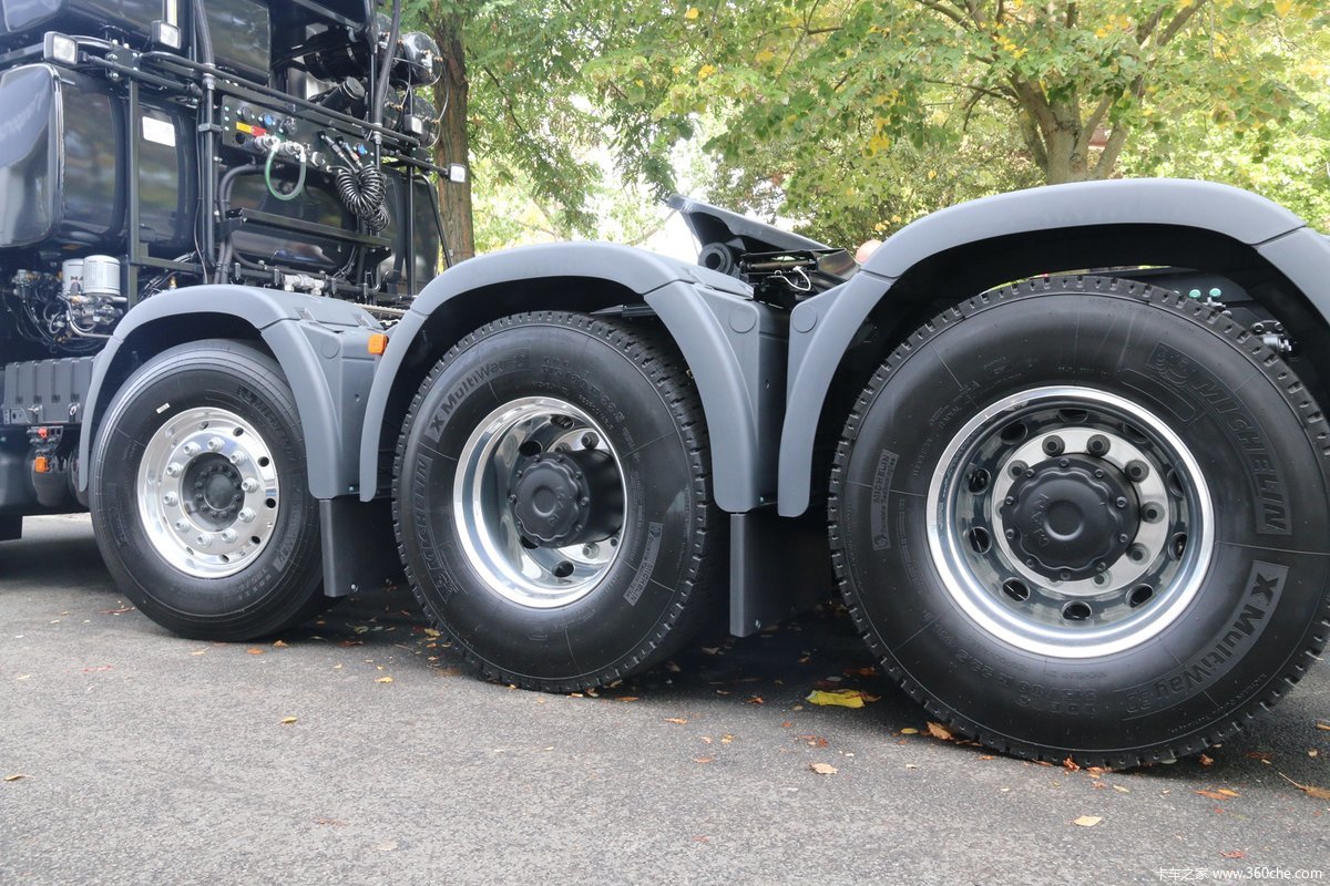 曼tgx640马力8x4大件车