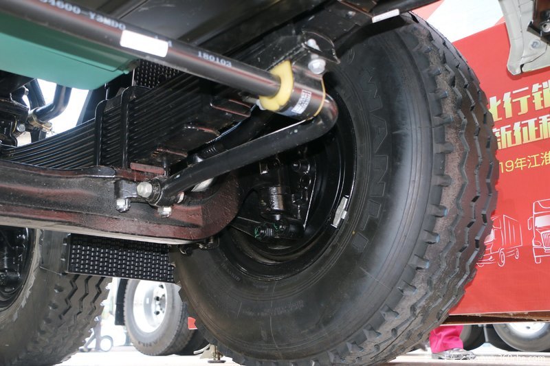 江淮格尔发k5w400马力8x4自卸车底盘