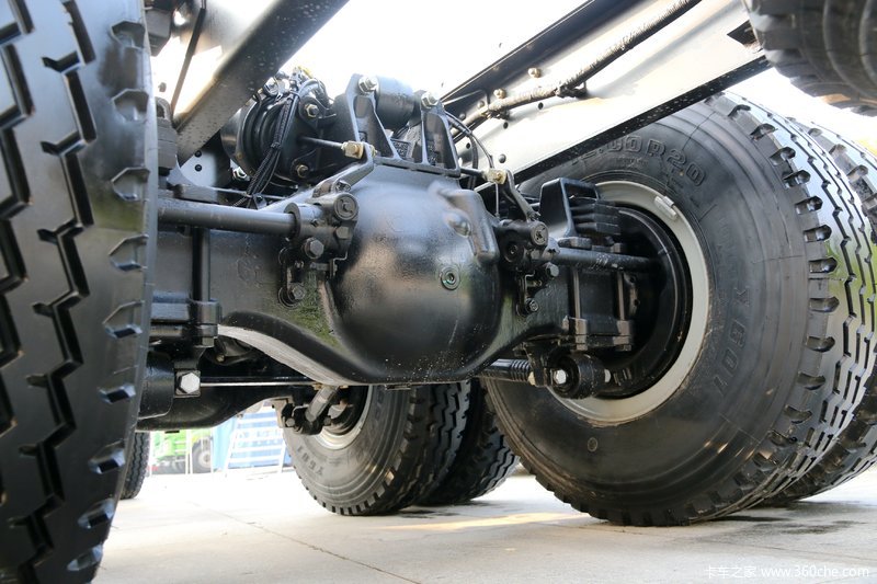 陕汽重卡商务年会车型 > 德龙x3000 400马力 8x4国六特种车作业底盘