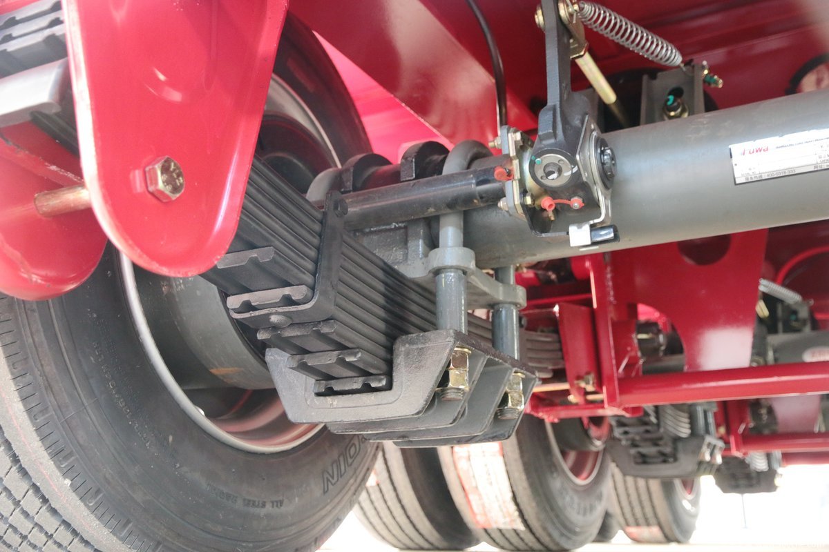 中集华骏95米三桥大鹅颈自卸半挂车