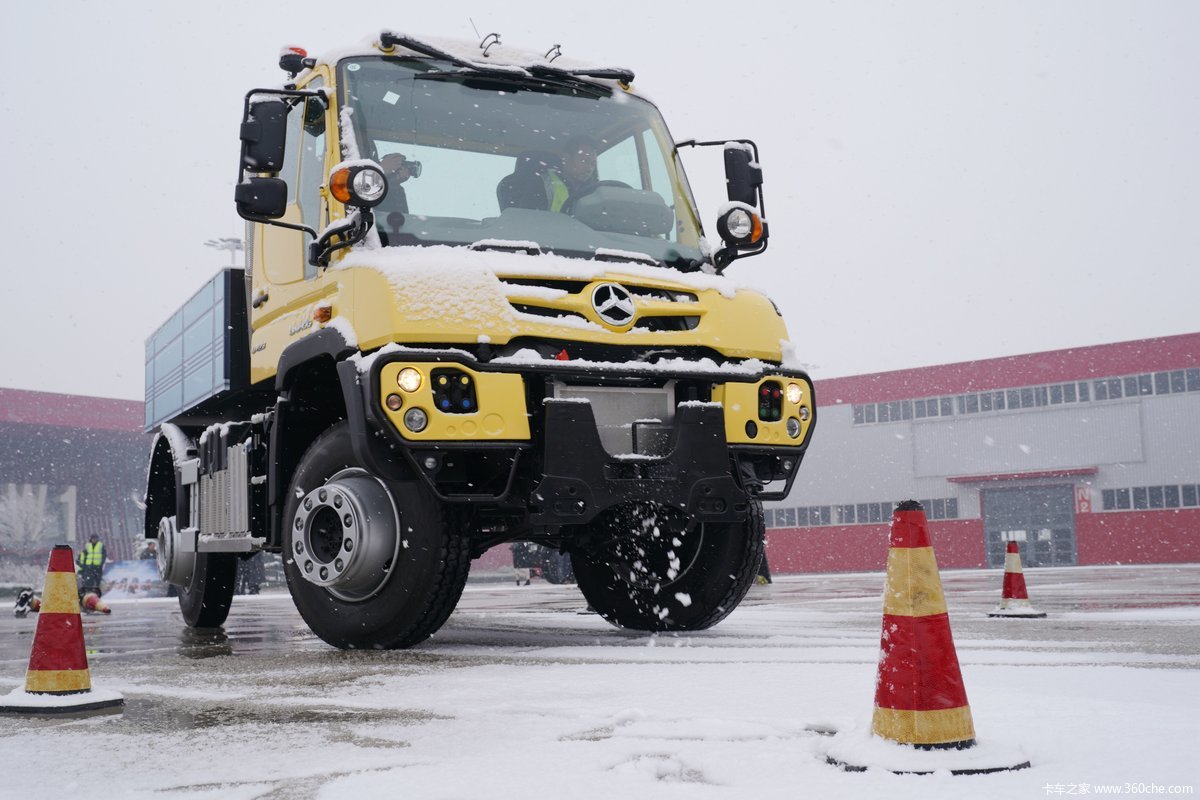 奔驰乌尼莫克u423试乘试驾图