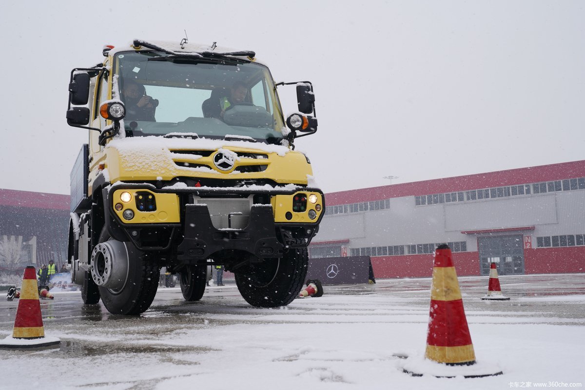 奔驰乌尼莫克u423试乘试驾图