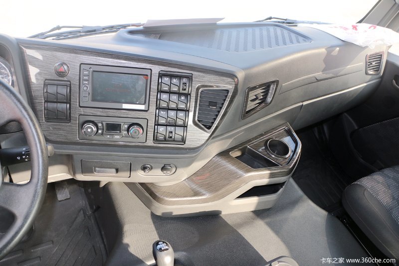 青岛解放jh6 卓越版新北方款 430马力 6x4牵引车