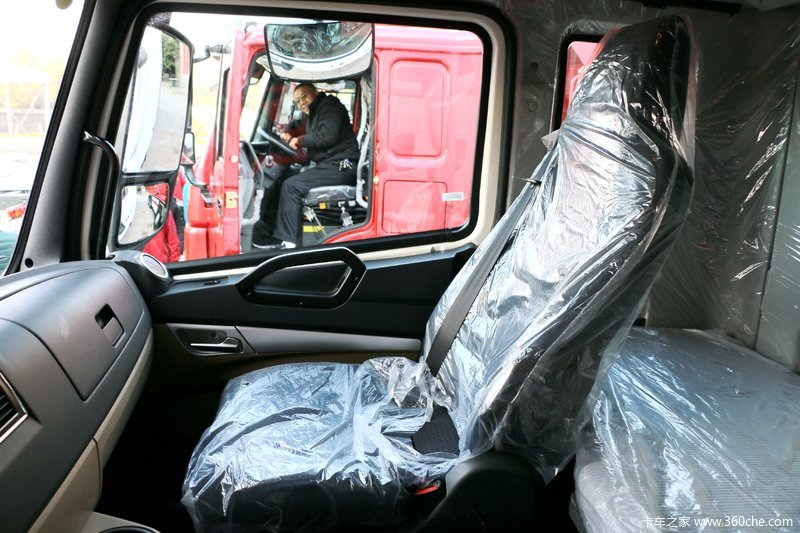 中国重汽豪瀚n5g重卡280马力6x2厢式载货车