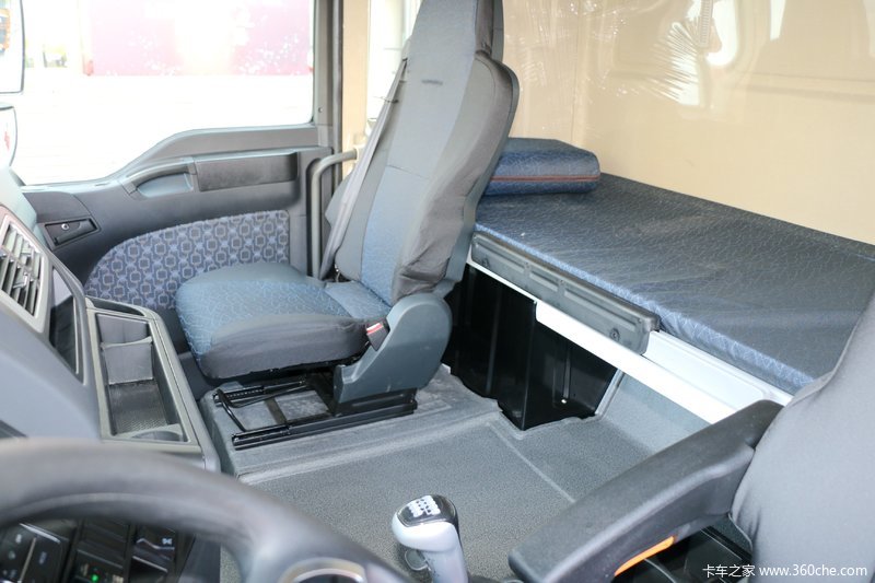 重汽 汕德卡sitrak c7h 480马力 6x4 lng牵引车