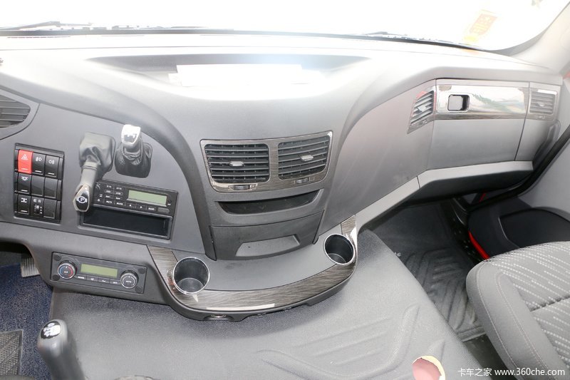 解放新j6p420马力6x4lng牵引车