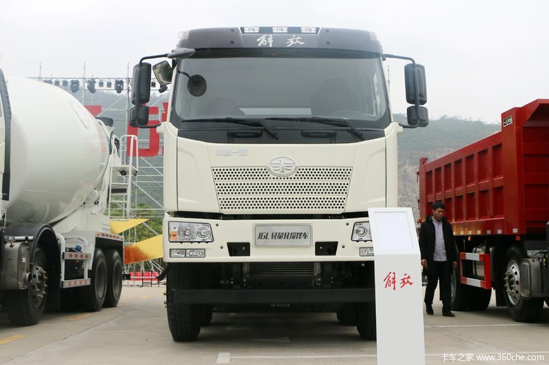 解放j6l 轻量化版 320马力 8x4 混凝土搅拌车(凌宇牌)