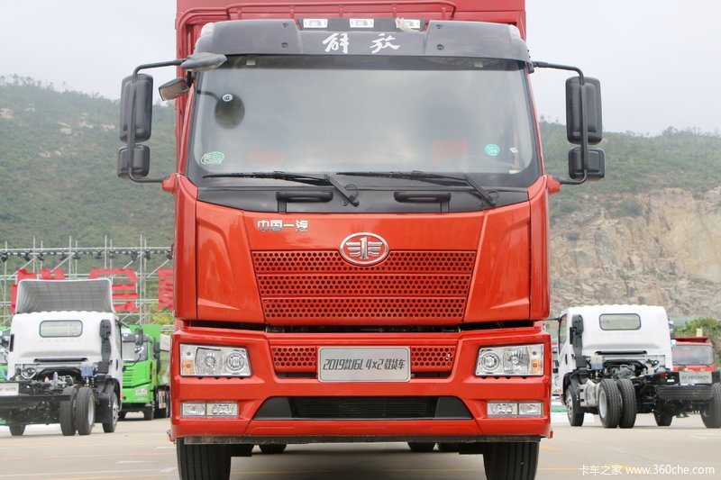 解放j6l 质惠版 220马力 4x2仓栅载货车