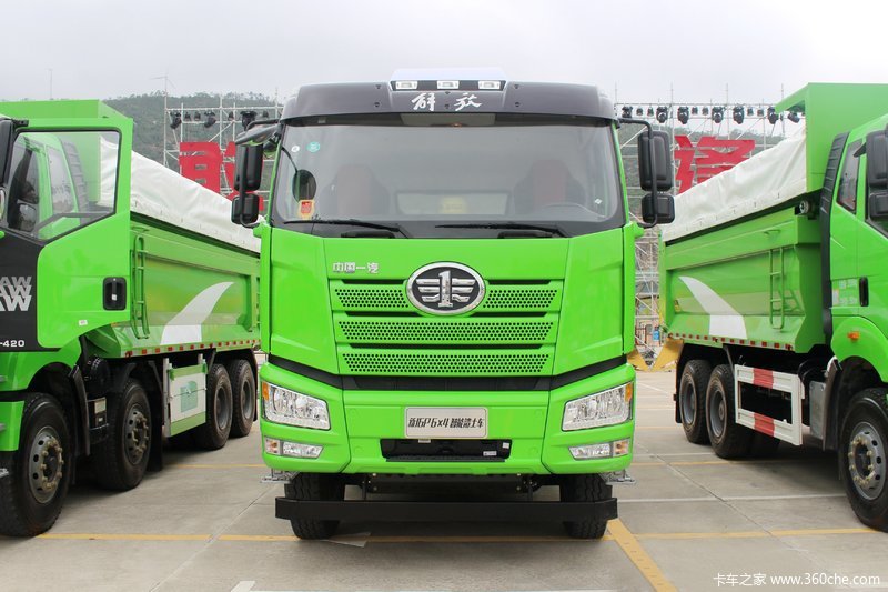 一汽解放新j6p420马力8x4渣土自卸车