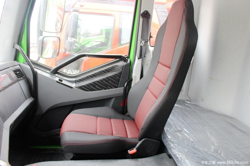 一汽解放 新j6p 420马力 8x4渣土自卸车